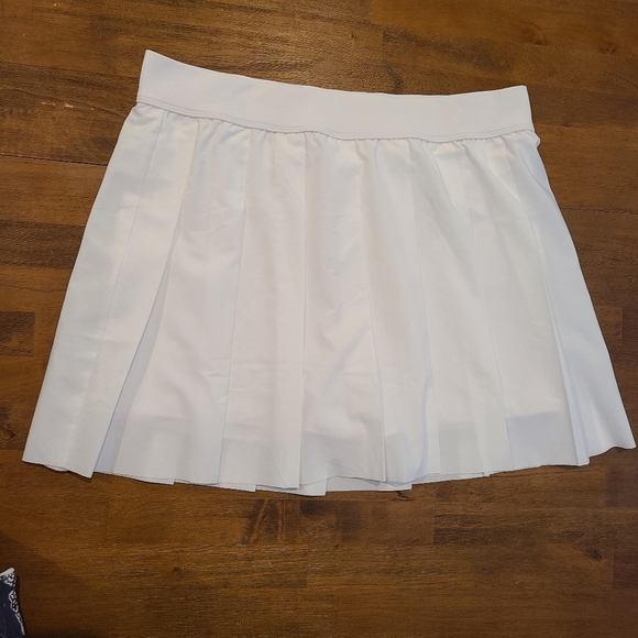 Fabletics White Pleated Athletic Skort - Picture 2 of 7